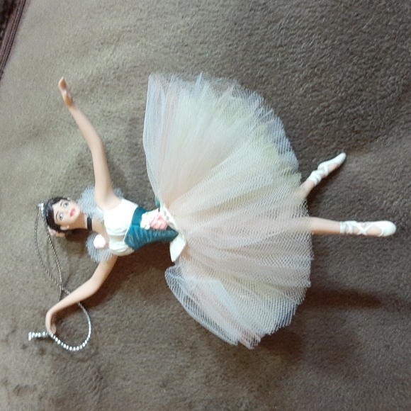 Barbie Lighter than Air porcelain ornament - Picture 2 of 15
